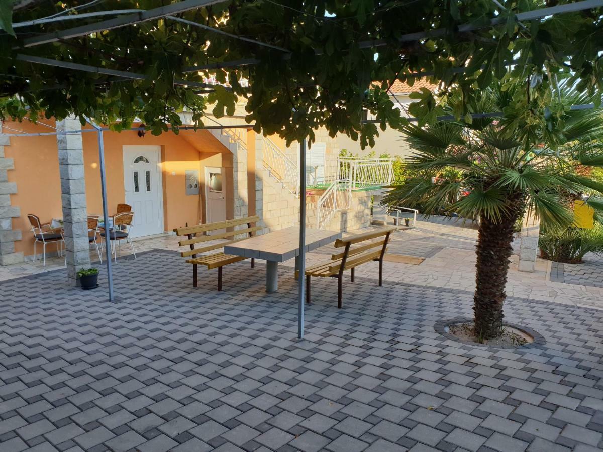 Apartments Alma Orebic Exterior photo